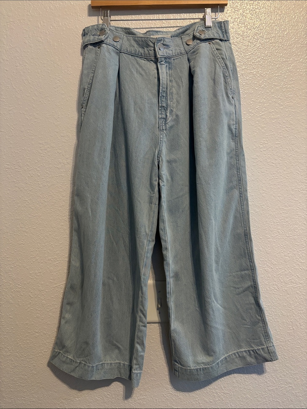 Universal Thread Light Blue Wide-Leg Jeans